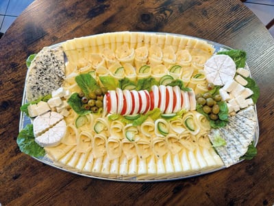 Obložená mísa mix sýrů